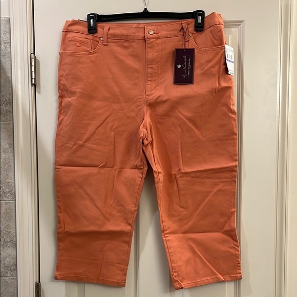 Gloria Vanderbilt ladies capris - Picture 1 of 10